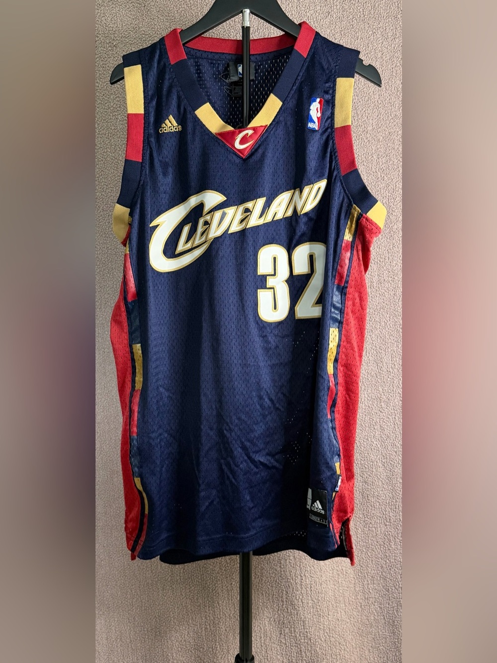 Vintage Adidas NBA Cleveland Cavaliers Larry Hughes #32 Jersey Men’s Large